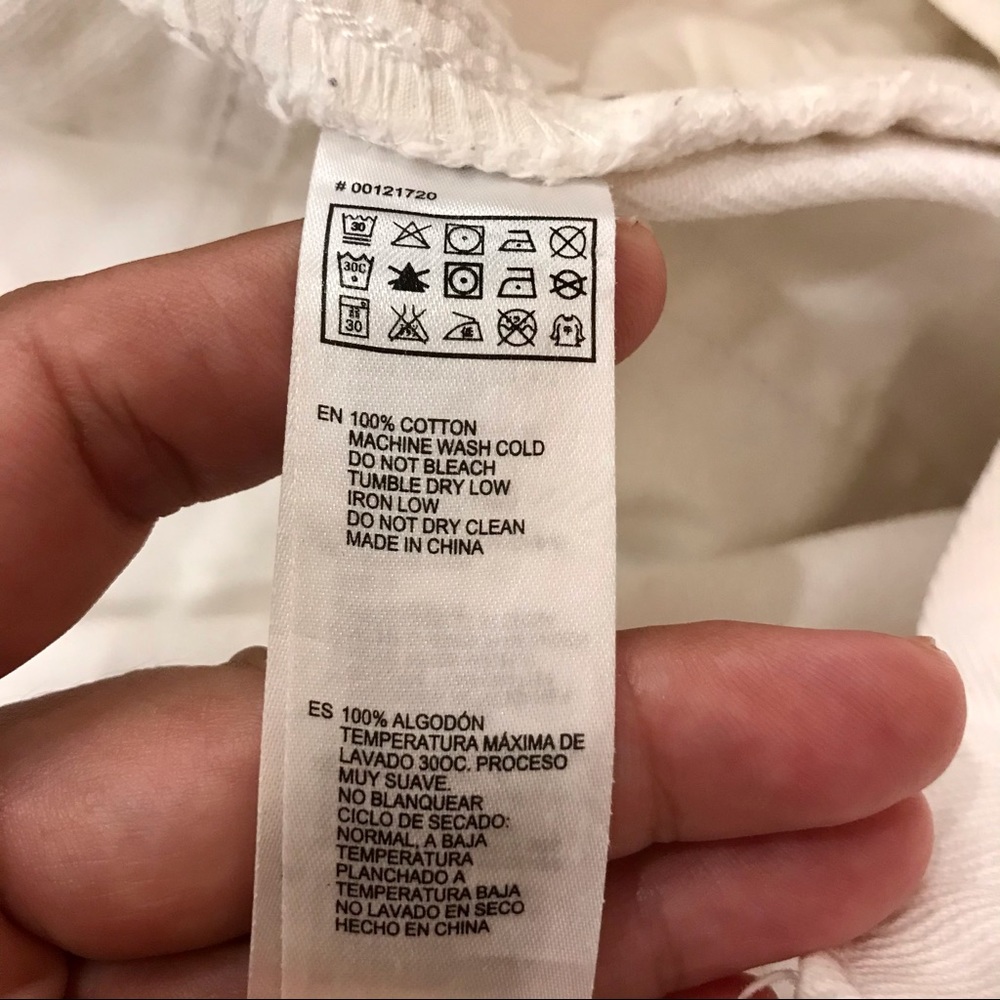 Forever 21 mid-rise distressed white denim short. Size 27 - Picture 9 of 10